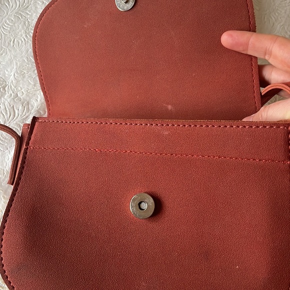 Pretty Persuasions Tay Crossbody in Rust - Picture 2 of 4